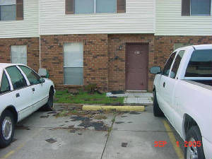 apartmentfrontandmycar.jpg